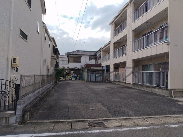 フルール ラ テールの駐車場