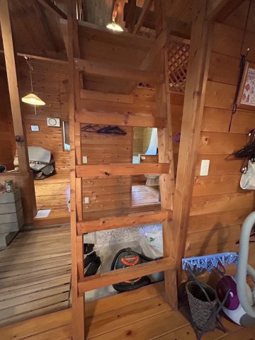 自然豊かな別荘♪那須町高久丙ロフト付き♪の内装|ロフト部分のハシゴです