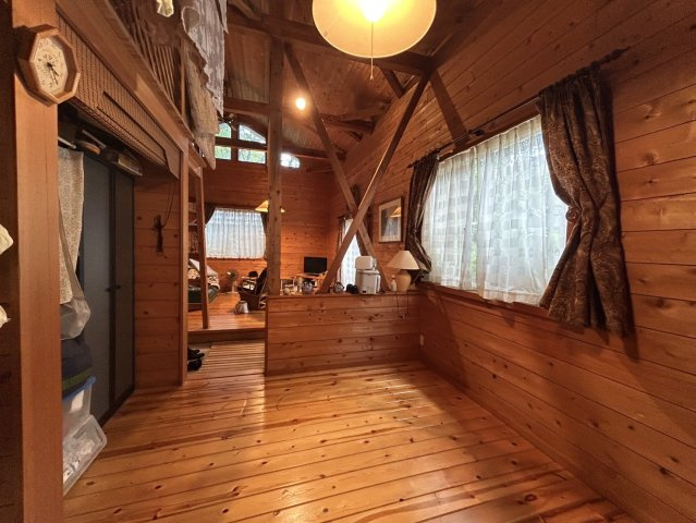 自然豊かな別荘♪那須町高久丙ロフト付き♪の洋室|きれいな洋室です