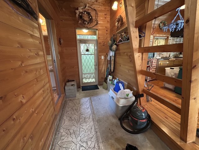 自然豊かな別荘♪那須町高久丙ロフト付き♪の玄関|土間になっています