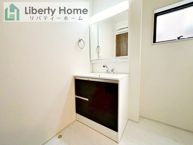 古河市下辺見第6　新築戸建　4号棟の独立洗面台