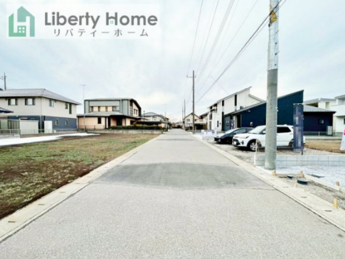 古河市下辺見第6　新築戸建　4号棟の前面道路含む現地写真