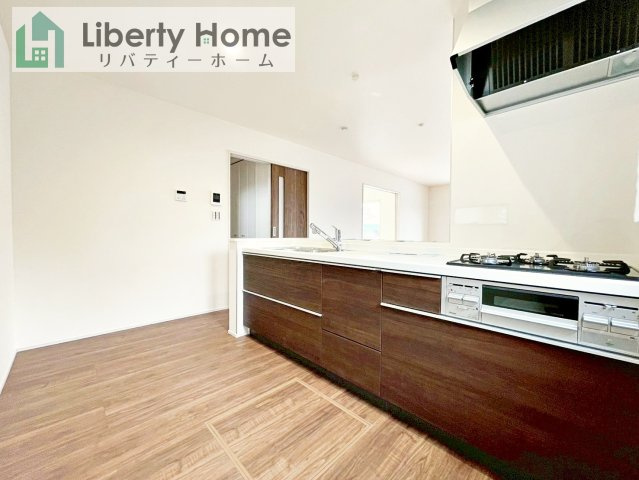 古河市下辺見第6　新築戸建　4号棟の前面道路含む現地写真