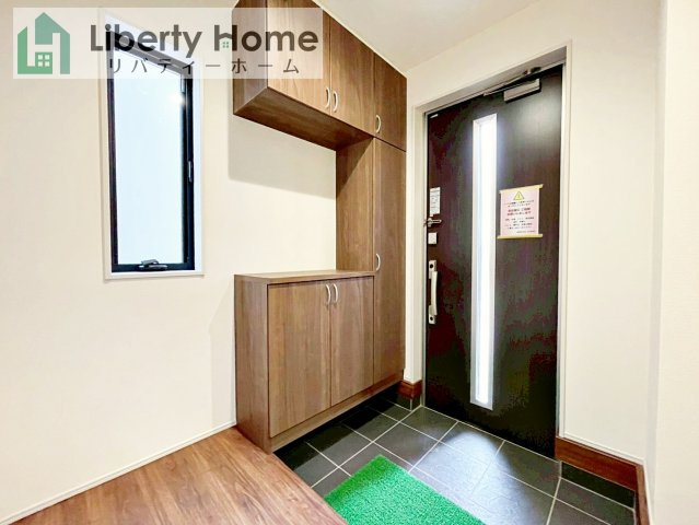 古河市下辺見第6　新築戸建　4号棟の玄関