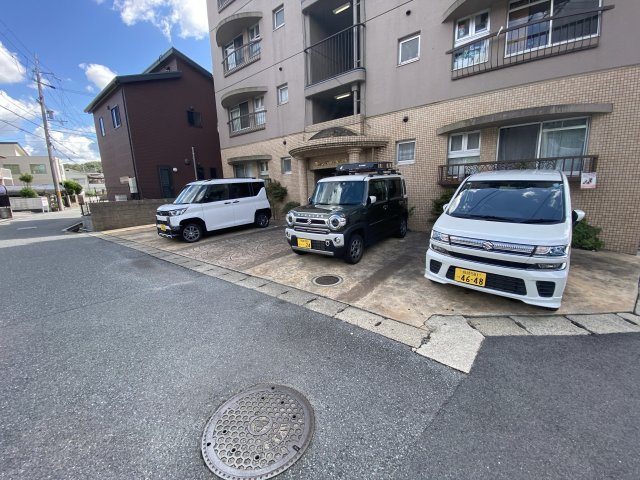 ハッピーコート御立Ｂ棟の駐車場