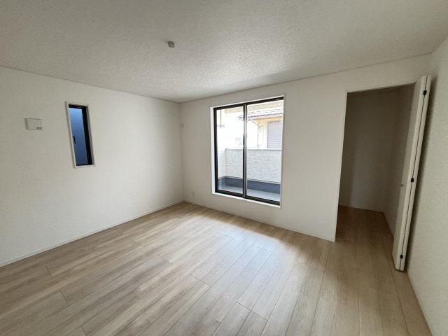 知立市新林町茶野42番15『仲介手数料無料』新築戸建ての洋室