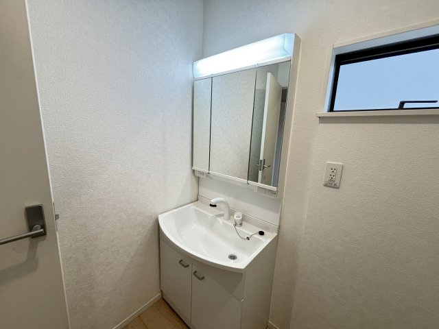 知立市新林町茶野42番15『仲介手数料無料』新築戸建ての独立洗面台