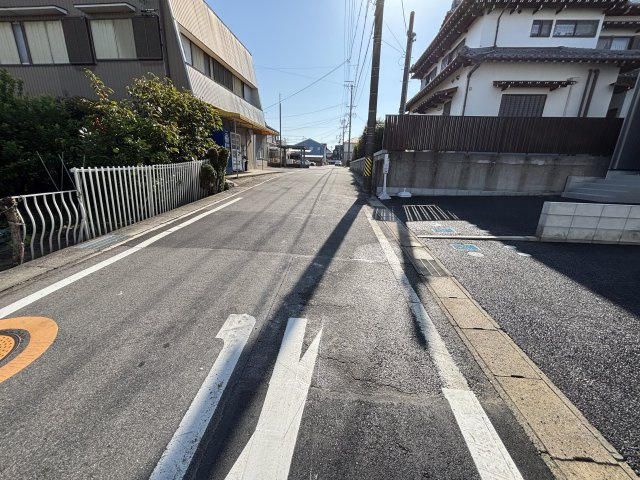 知立市新林町茶野42番15『仲介手数料無料』新築戸建ての前面道路含む現地写真