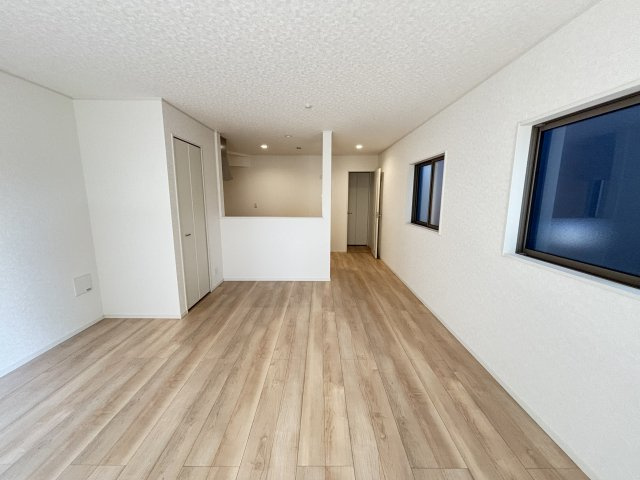 知立市新林町茶野42番15『仲介手数料無料』新築戸建ての居間・リビング