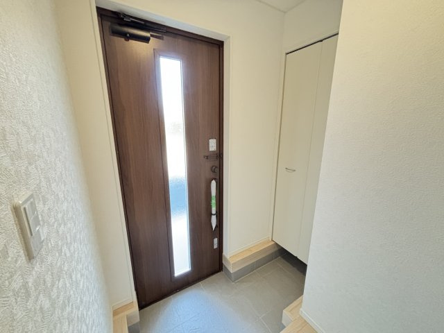 知立市新林町茶野42番15『仲介手数料無料』新築戸建ての玄関