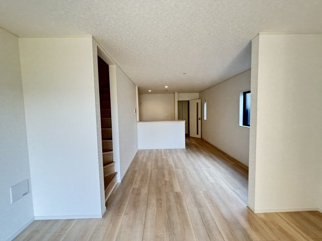 知立市新林町茶野42番15『仲介手数料無料』新築戸建ての居間・リビング