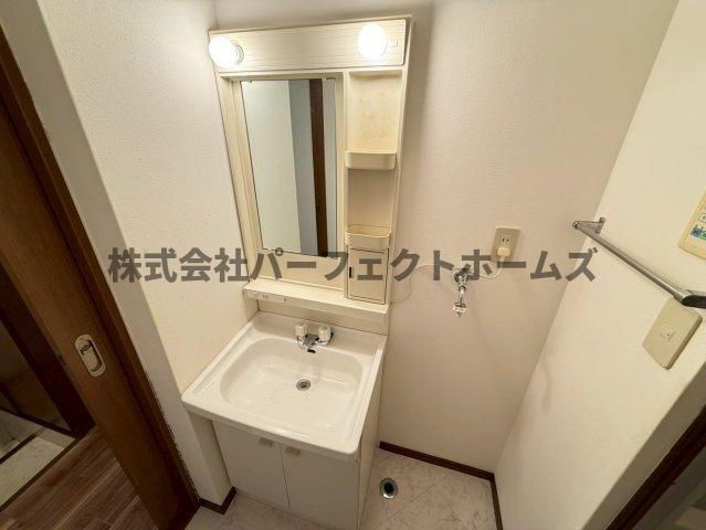 宮之下マンションの独立洗面台|独立洗面台です