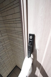 【防犯設備】 | 【仲介手数料無料！！】稲城市平尾2丁目　新築戸建て（全13棟）2号棟　5280万円 | 玄関扉はカードキー対応