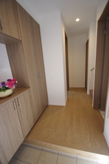 【玄関】 | 【仲介手数料無料！！】稲城市平尾2丁目　新築戸建て（全13棟）2号棟　5280万円