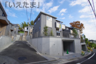 【外観】 | 【仲介手数料無料！！】稲城市平尾2丁目　新築戸建て（全13棟）2号棟　5280万円 | 2号棟　令和7年11月15日撮影