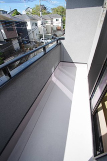 【バルコニー】 | 【仲介手数料無料！！】稲城市平尾2丁目　新築戸建て（全13棟）2号棟　5280万円 | バルコニー4.37㎡