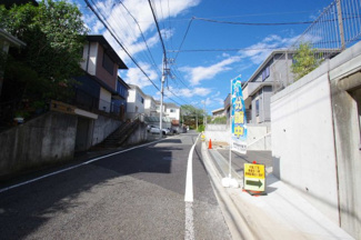 【前面道路含む現地写真】 | 【仲介手数料無料！！】稲城市平尾2丁目　新築戸建て（全13棟）2号棟　5280万円