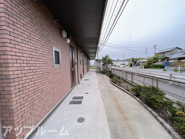 プラウド岩崎のエントランス