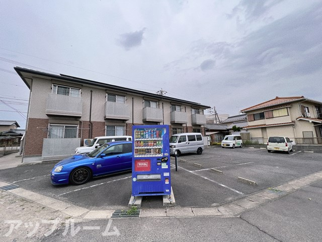 プラウド岩崎の駐車場