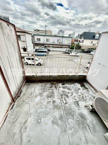 ベストレジデンス江坂IIのバルコニー|ワイドバルコニー