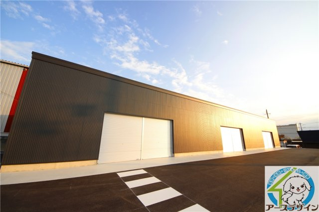 魚住町住吉平屋テナントの外観