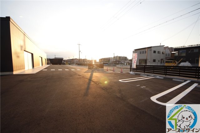 魚住町住吉平屋テナントの駐車場