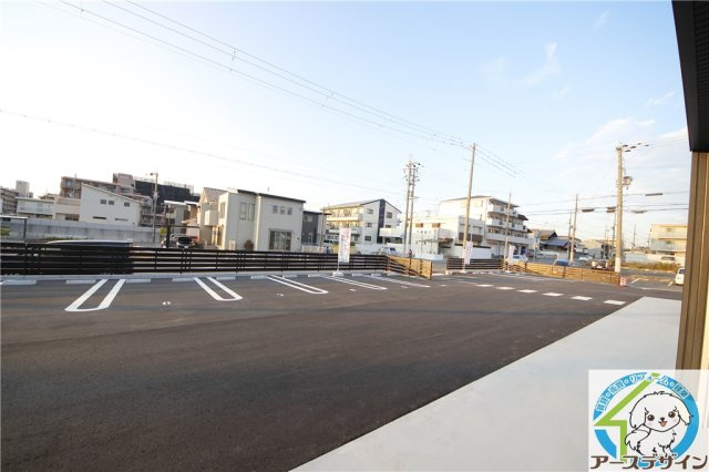 魚住町住吉平屋テナントの駐車場