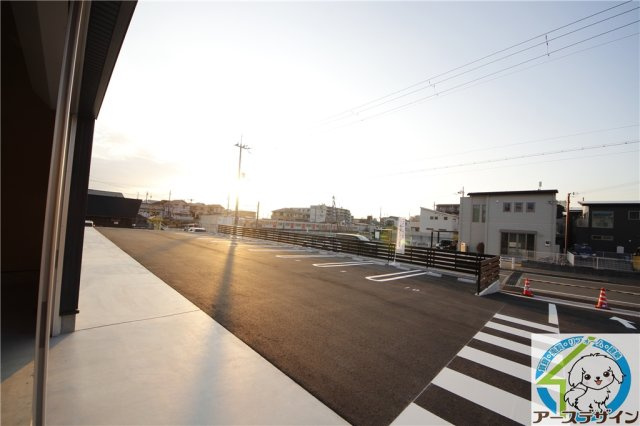 魚住町住吉平屋テナントの駐車場