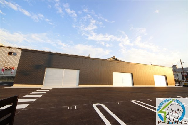 魚住町住吉平屋テナントの外観