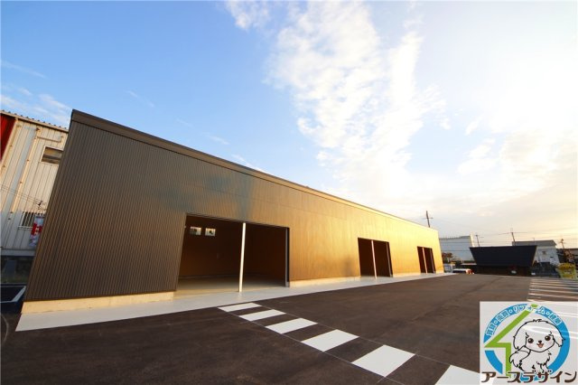 魚住町住吉平屋テナントの外観