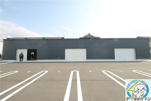 魚住町住吉平屋テナントの外観