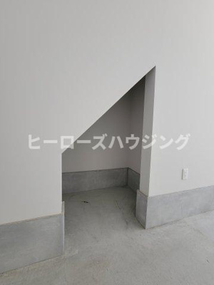 【その他】 | プレジール向丘D1 | 駐車場内階段下収納！