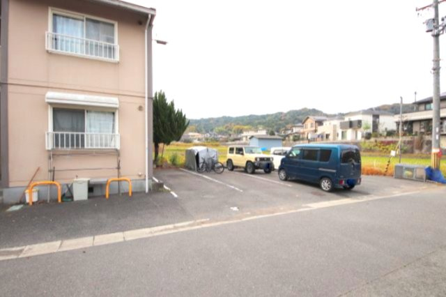 サンコート飛鳥の駐車場