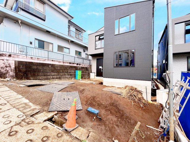 戸塚区平戸町　新築戸建てのその他|◆堂々たる趣ながら、主張し過ぎずどこか余裕を感じさせるシャープなフォルムで佇む邸宅は、晴天の空と照らし合わせる事で、本来あるべき完成形の姿を見せてくれます。
