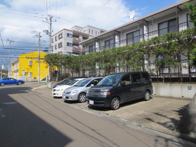 パルデンス泉中央の駐車場