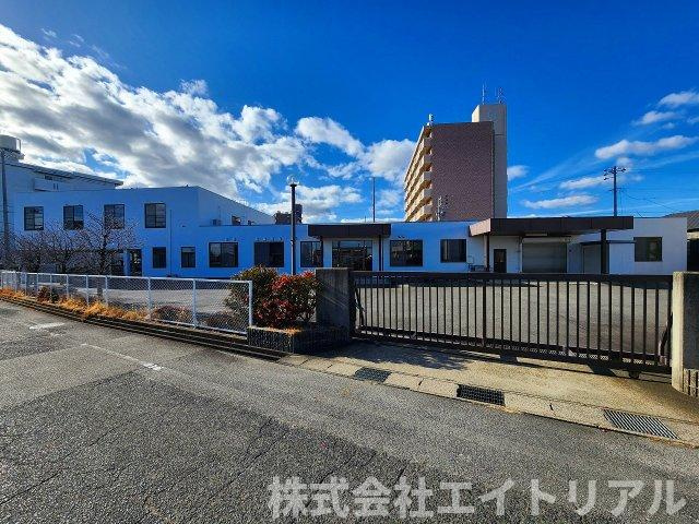 安城市三河安城町2丁目　貸事務所・倉庫の駐車場