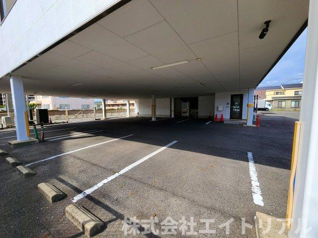 安城市三河安城町2丁目　貸事務所・倉庫の駐車場