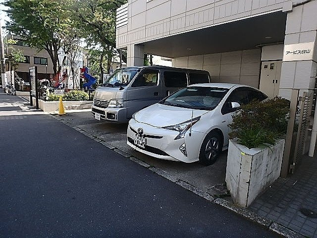 アービス白山の駐車場