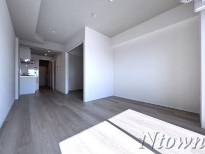 【居間・リビング】 | NorthGrande栄生 | こちらのリビングで趣味の時間をお楽しみください