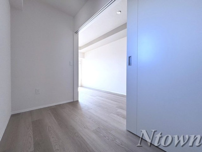 【洋室】 | NorthGrande栄生 | 個人の部屋や寝室として使える洋室です