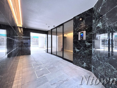 【エントランス】 | NorthGrande栄生(初回保証料無料&火災保険料1年分負担キャンペーン中) | 建物の内部です