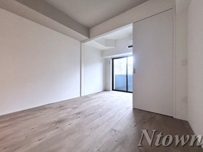 【居間・リビング】 | NorthGrande栄生(初回保証料無料&火災保険料1年分負担キャンペーン中) | こちらのリビングで趣味の時間をお楽しみください