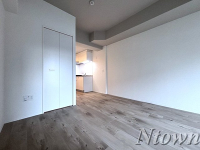 【居間・リビング】 | NorthGrande栄生(初回保証料無料&火災保険料1年分負担キャンペーン中) | こちらの居間で趣味の時間をお楽しみください