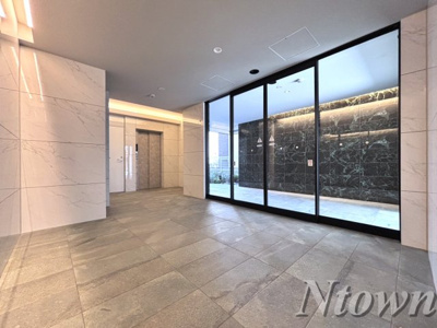 【ロビー】 | NorthGrande栄生(初回保証料無料&火災保険料1年分負担キャンペーン中) | ゆとりのあるロビーです