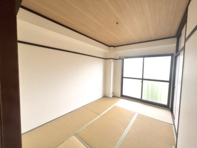 宝ビルの寝室