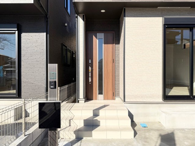 【玄関】 | 印西市木下B号棟 | 即日のご見学も可能です。お気軽に0476-37-3888までお問合せ下さい。