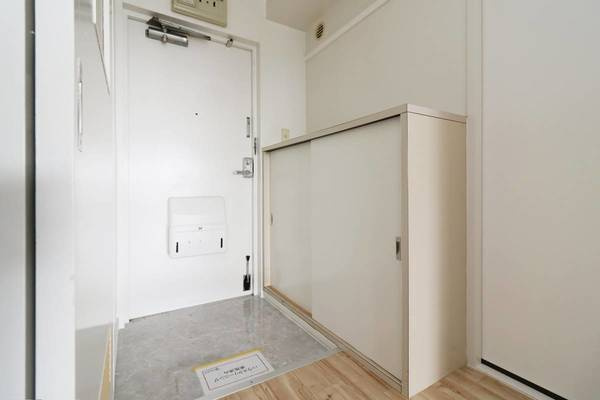 ビレッジハウス成田吾妻タワー1号棟の玄関|ビレッジハウスの同一物件・同一タイプの間取りの写真です