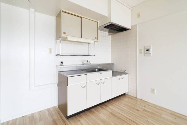 ビレッジハウス成田吾妻タワー1号棟のキッチン|ビレッジハウスの同一物件・同一タイプの間取りの写真です