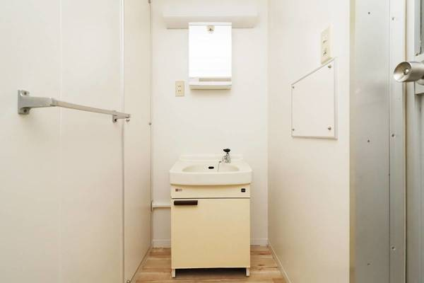 ビレッジハウス成田吾妻タワー1号棟の洗面所|ビレッジハウスの同一物件・同一タイプの間取りの写真です