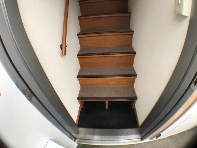 レオパレス松ヶ瀬の玄関